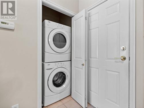 3950 Gallaghers Boulevard S Unit# 11, Kelowna, BC - Indoor Photo Showing Laundry Room
