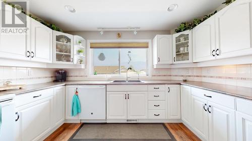12300 Pinehurst Place Unit# 2, Osoyoos, BC - Indoor Photo Showing Kitchen