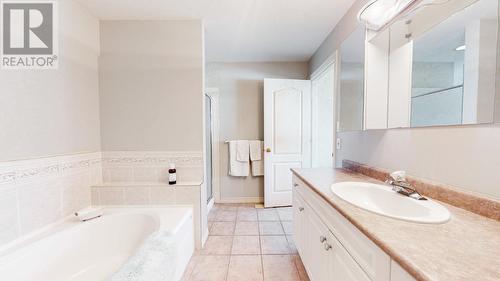 12300 Pinehurst Place Unit# 2, Osoyoos, BC - Indoor Photo Showing Bathroom