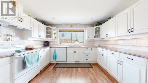 12300 Pinehurst Place Unit# 2, Osoyoos, BC - Indoor Photo Showing Kitchen