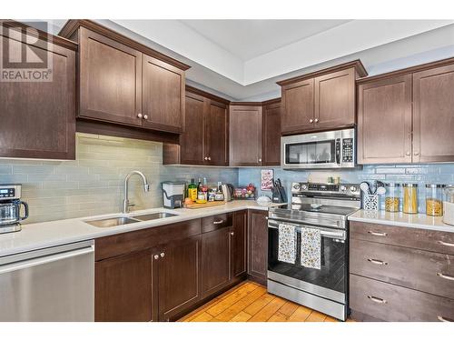 4900 Heritage Drive Unit# 604, Vernon, BC - Indoor Photo Showing Kitchen With Double Sink