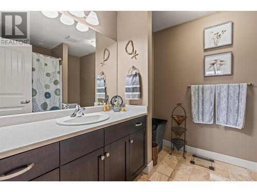 4900 Heritage Drive Unit# 604, Vernon, BC - Indoor Photo Showing Bathroom