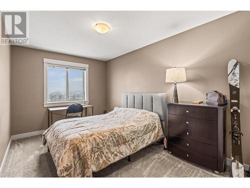 4900 Heritage Drive Unit# 604, Vernon, BC - Indoor Photo Showing Bedroom
