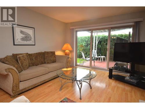 4303 27 Avenue Unit# 16, Vernon, BC - Indoor Photo Showing Living Room
