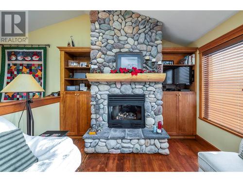 7640 Porcupine Road Unit# 23, Big White, BC - Indoor Photo Showing Living Room With Fireplace