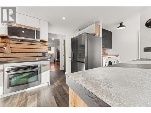763 Eckhardt Avenue E Unit# 102, Penticton, BC - Indoor Photo Showing Kitchen