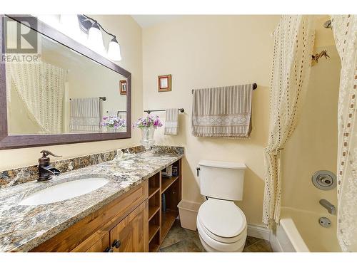 1209 Brookside Avenue Unit# 5, Kelowna, BC - Indoor Photo Showing Bathroom