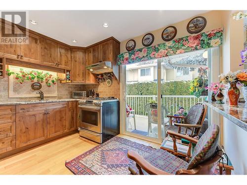 1209 Brookside Avenue Unit# 5, Kelowna, BC - Indoor Photo Showing Kitchen