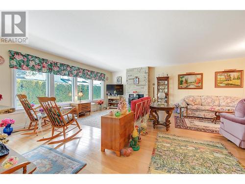 1209 Brookside Avenue Unit# 5, Kelowna, BC - Indoor Photo Showing Living Room