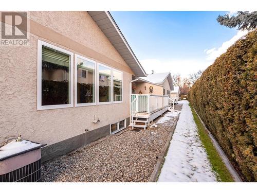 1209 Brookside Avenue Unit# 5, Kelowna, BC - Outdoor