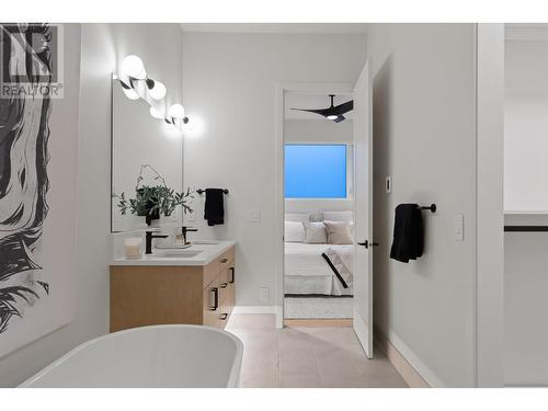 2365 Aberdeen Street, Kelowna, BC - Indoor Photo Showing Bathroom