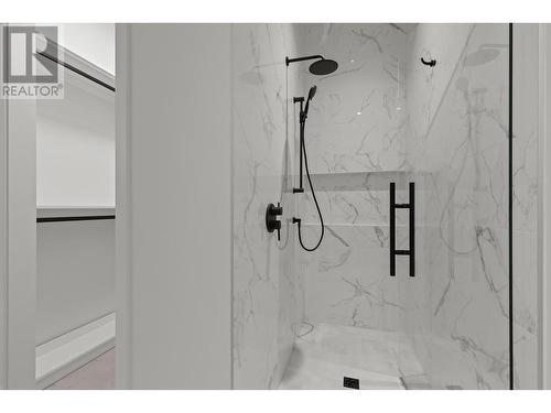 2365 Aberdeen Street, Kelowna, BC - Indoor Photo Showing Bathroom