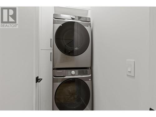 2365 Aberdeen Street, Kelowna, BC - Indoor Photo Showing Laundry Room