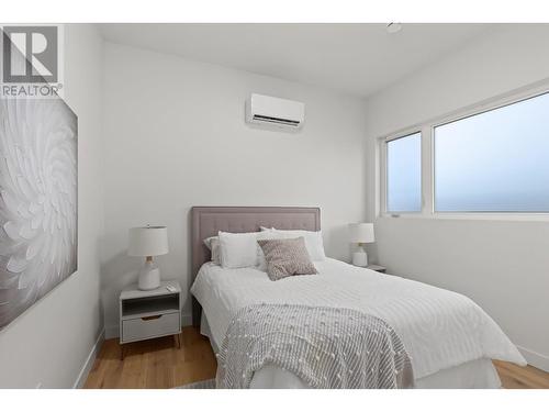 2365 Aberdeen Street, Kelowna, BC - Indoor Photo Showing Bedroom