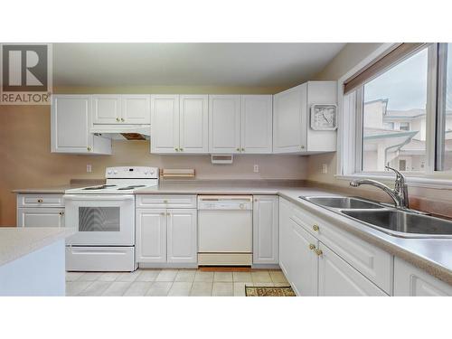 6514 Meadows Drive Unit# 3, Oliver, BC - Indoor Photo Showing Kitchen With Double Sink