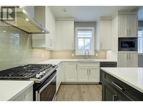 1259 Ethel Street, Kelowna, BC - Indoor Photo Showing Kitchen With Upgraded Kitchen