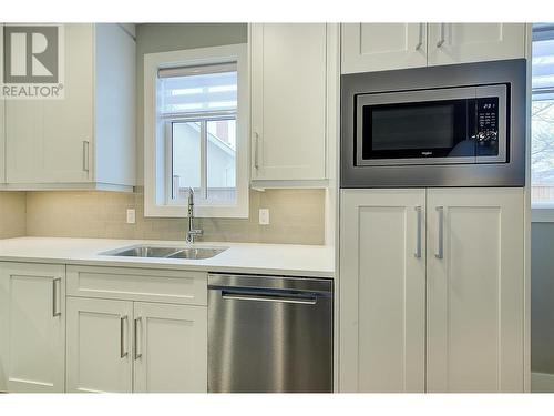 1259 Ethel Street, Kelowna, BC - Indoor Photo Showing Kitchen With Double Sink
