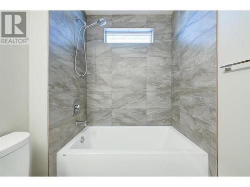 1259 Ethel Street, Kelowna, BC - Indoor Photo Showing Bathroom