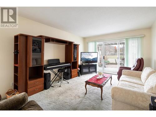 3603 27 Avenue Unit# 3, Vernon, BC - Indoor Photo Showing Living Room
