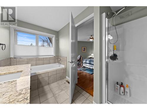 1294 Deodar Road Unit# 11, Scotch Creek, BC - Indoor Photo Showing Bathroom