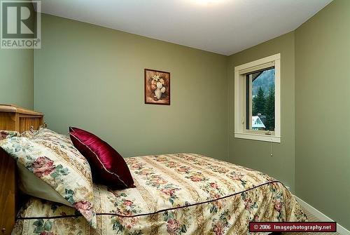 1294 Deodar Road Unit# 10, Scotch Creek, BC - Indoor Photo Showing Bedroom
