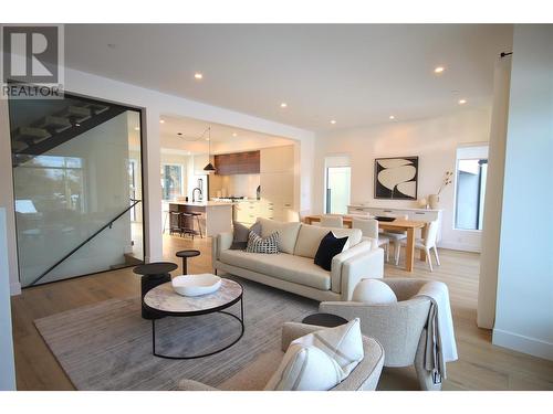 7920 Kidston Road Unit# 5, Coldstream, BC - Indoor Photo Showing Living Room