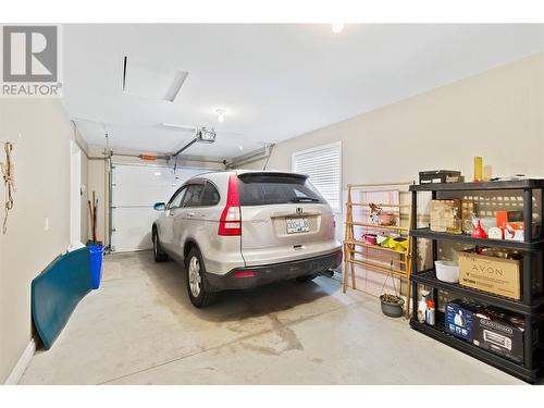 1231 10 Street Sw Unit# 4, Salmon Arm, BC - Indoor Photo Showing Garage