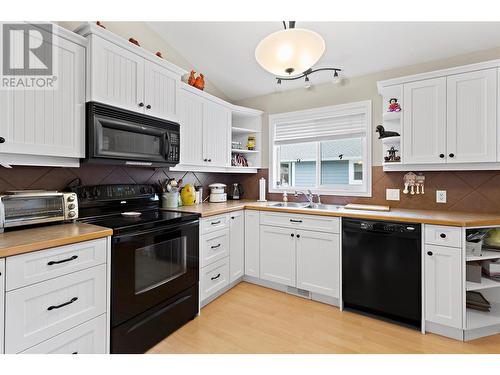 1231 10 Street Sw Unit# 4, Salmon Arm, BC - Indoor Photo Showing Kitchen With Double Sink