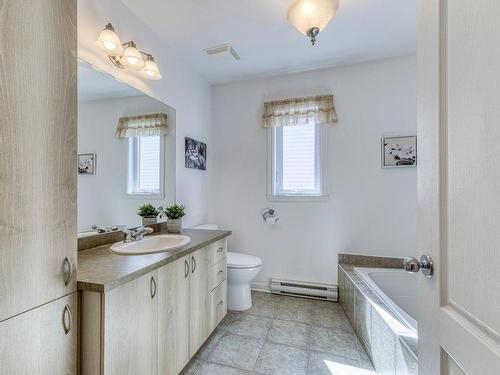 Bathroom - 159 Rue Cornellier, Repentigny (Le Gardeur), QC - Indoor Photo Showing Bathroom