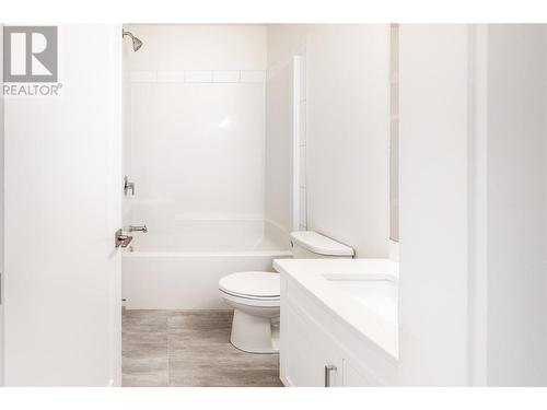 720 Valley Road Unit# 43, Kelowna, BC - Indoor Photo Showing Bathroom