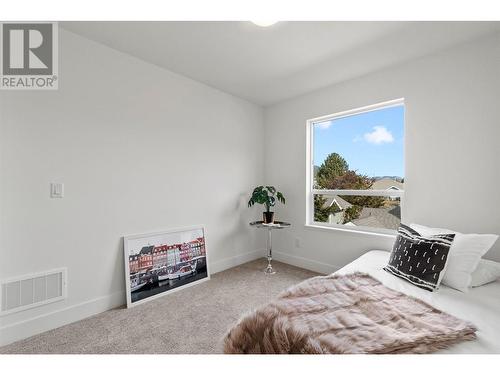 720 Valley Road Unit# 47, Kelowna, BC - Indoor Photo Showing Bedroom