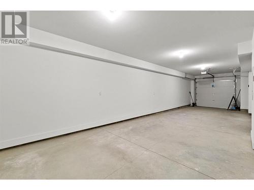 720 Valley Road Unit# 47, Kelowna, BC - Indoor Photo Showing Garage