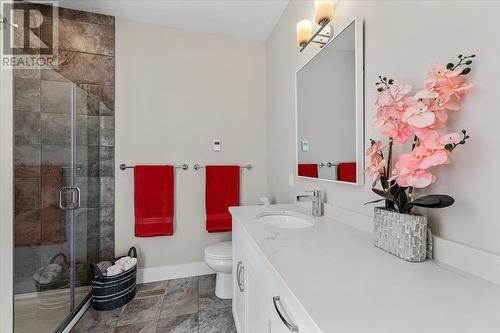875 Stockley Street Unit# 17, Kelowna, BC - Indoor Photo Showing Bathroom