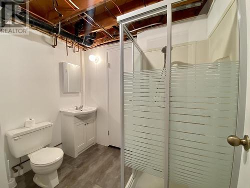 6287 Moose Point Drive, Lone Butte, BC - Indoor Photo Showing Bathroom