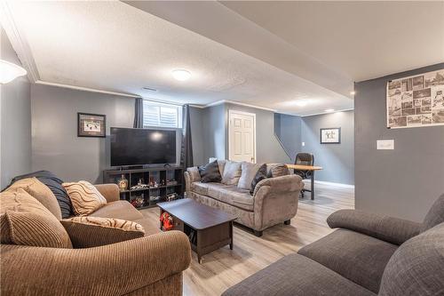 6 Westbury Drive, St. Catharines, ON - Indoor Photo Showing Living Room