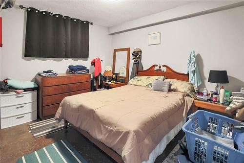 5366 King Street, Beamsville, ON - Indoor Photo Showing Bedroom