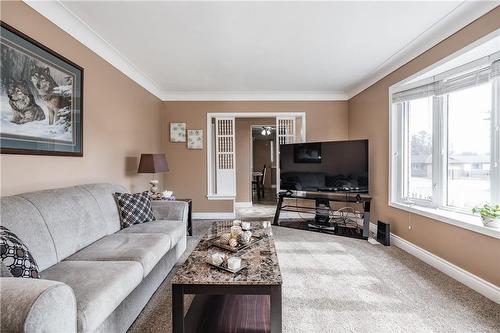 1313 Fisher Avenue, Burlington, ON - Indoor Photo Showing Living Room