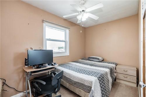 1313 Fisher Avenue, Burlington, ON - Indoor Photo Showing Bedroom