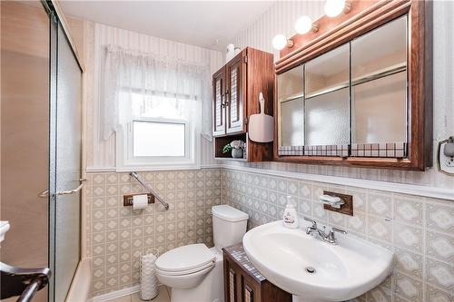 1313 Fisher Avenue, Burlington, ON - Indoor Photo Showing Bathroom