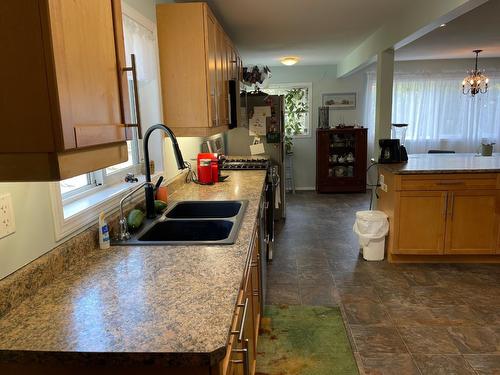 1801 Carl Thompson Road, Cranbrook, BC - Indoor Photo Showing Kitchen With Double Sink