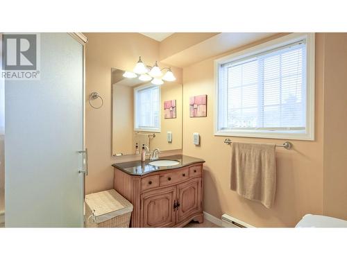 160 Celano Crescent Unit# 104, Kelowna, BC - Indoor Photo Showing Bathroom