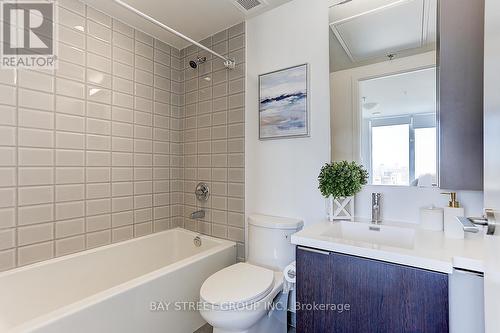 #2905 -203 College St, Toronto, ON - Indoor Photo Showing Bathroom