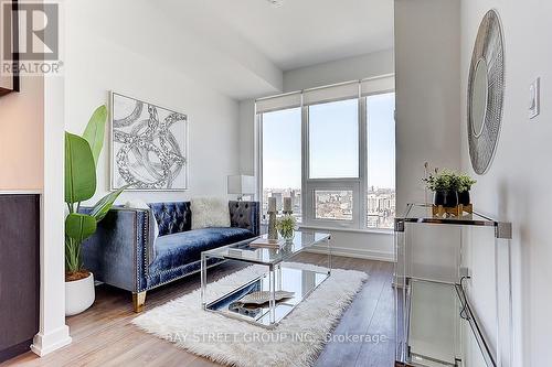 #2905 -203 College St, Toronto, ON - Indoor Photo Showing Living Room