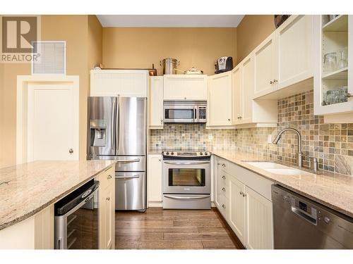 9845 Eastside Road Unit# 31, Vernon, BC - Indoor Photo Showing Kitchen With Double Sink With Upgraded Kitchen