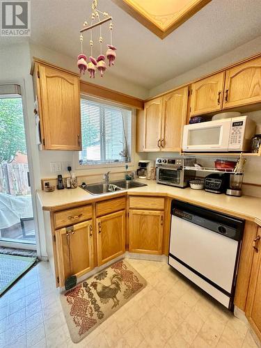 615 6Th Avenue Unit# 4, Keremeos, BC - Indoor Photo Showing Kitchen With Double Sink