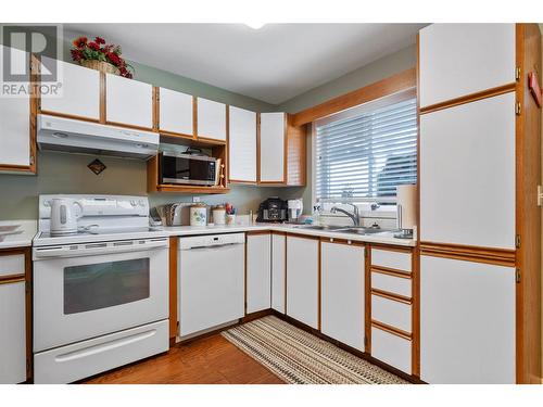 600 10 Street Sw Unit# 13, Salmon Arm, BC - Indoor Photo Showing Kitchen With Double Sink