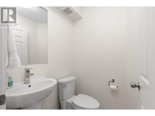 1355 Findlay Road Unit# 108, Kelowna, BC - Indoor Photo Showing Bathroom