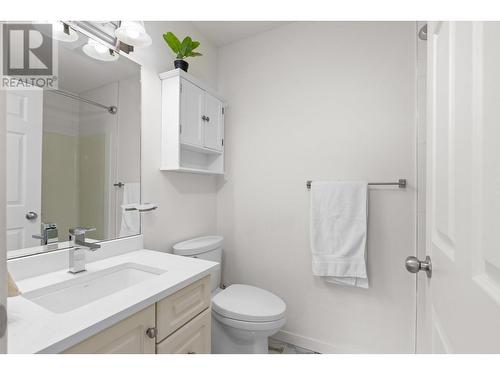 1355 Findlay Road Unit# 108, Kelowna, BC - Indoor Photo Showing Bathroom