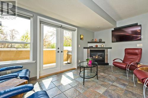 5405 Oleander Drive Unit# 1, Osoyoos, BC - Indoor Photo Showing Living Room With Fireplace