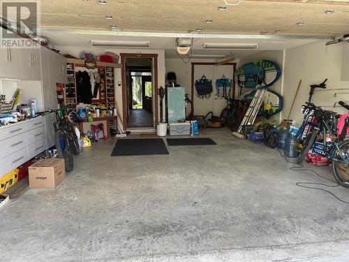7200 Cottonwood Drive Unit# 74, Osoyoos, BC - Indoor Photo Showing Garage